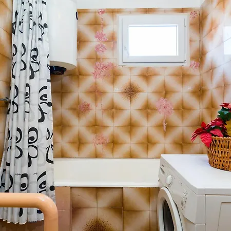 Apartment Stunning In With Wifi Pula