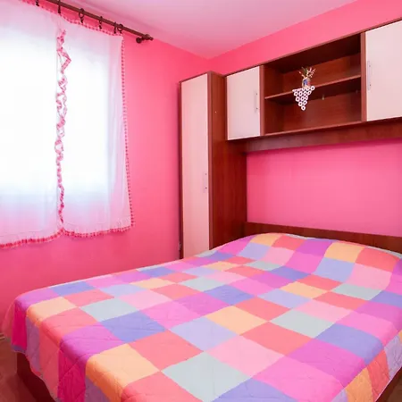 Apartment Stunning In With Wifi Pula